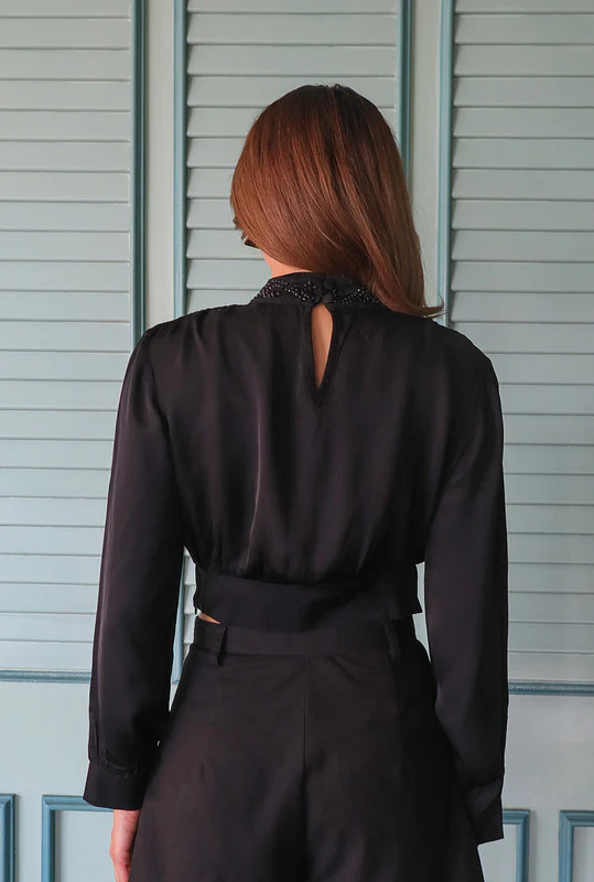 Black Solid High-Neck Crop Top - Image 4