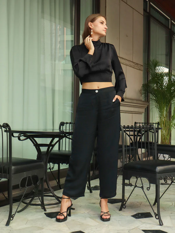 Black Solid High-Neck Crop Top - Image 5