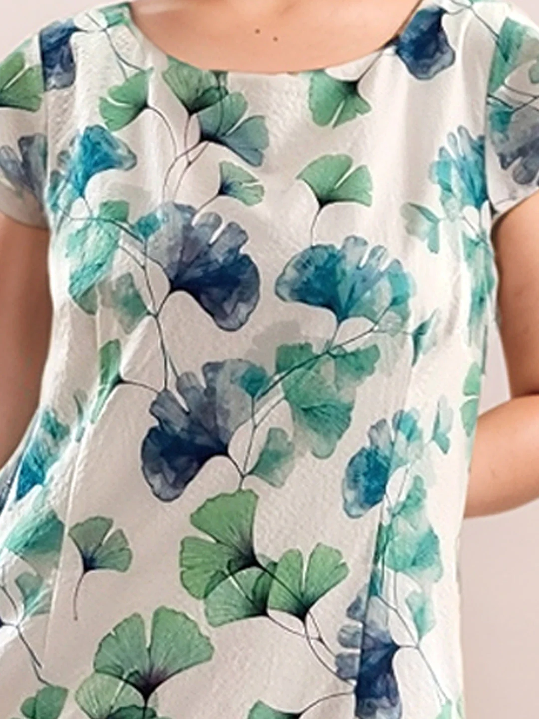 Multi-Colored Tropical Print Short Sleeves Knee-Length Dress - Image 6