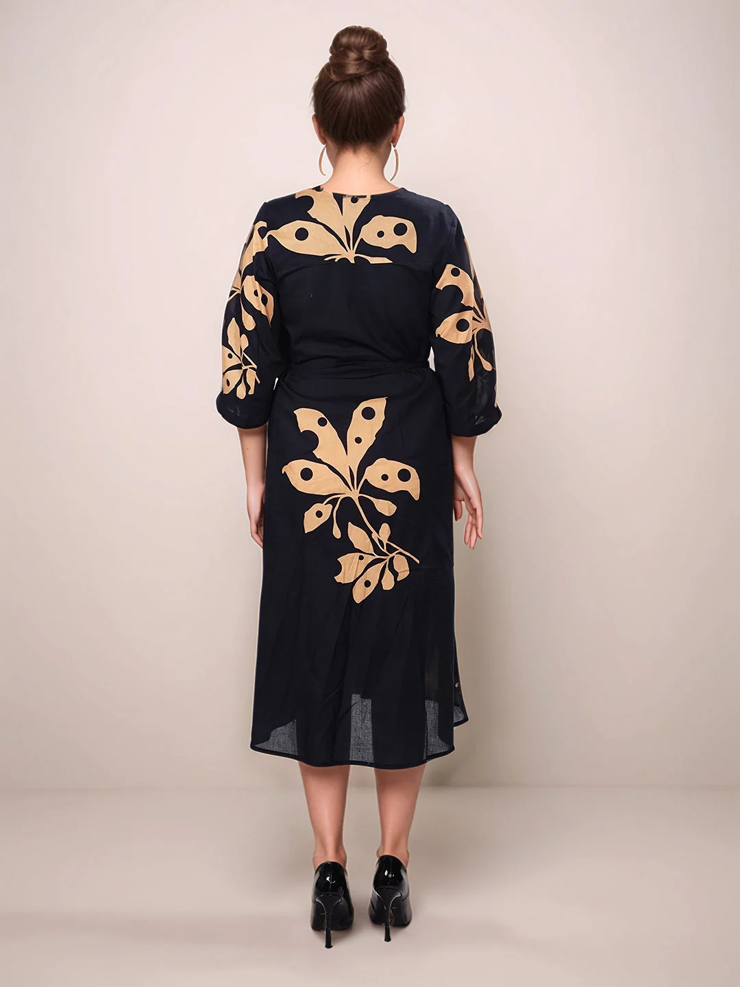 Black Floral Prints 3/4th Sleeves Midi Dress - Image 4