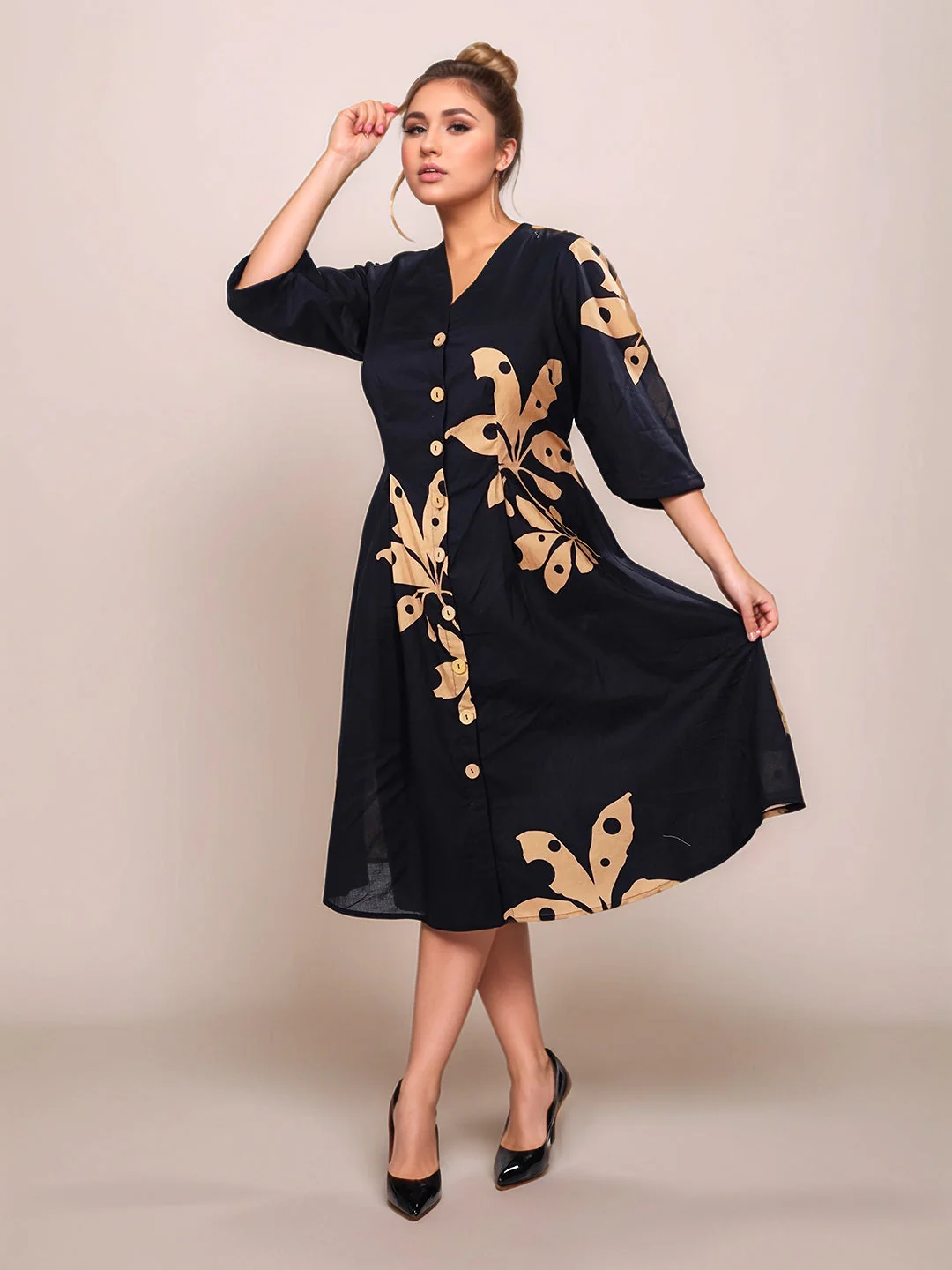 Black Floral Prints 3/4th Sleeves Midi Dress - Image 5
