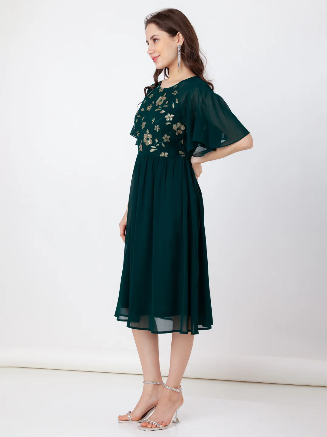 Green Embroidered Regular Midi Dress - Image 3
