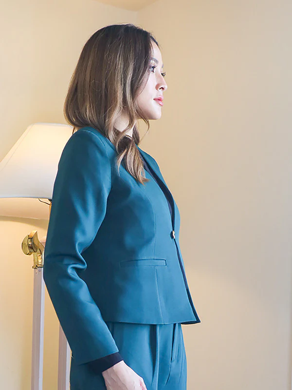 Green Solid Fitted Blazer - Image 3