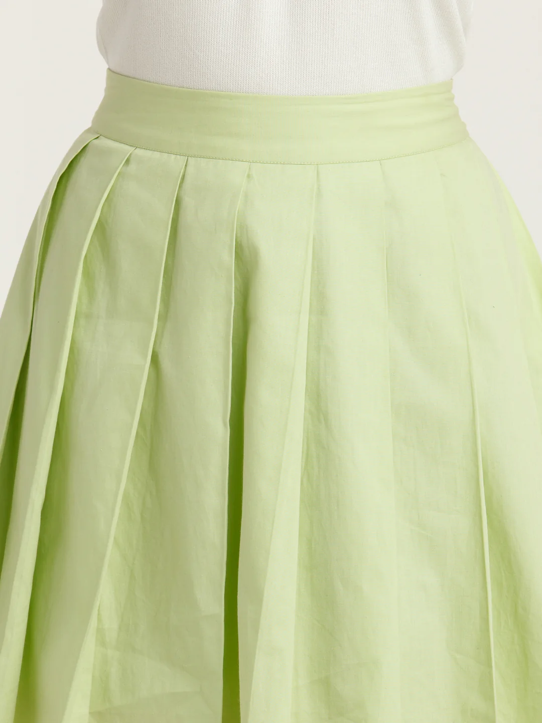 Green Solid Pleated Skirt - Image 6