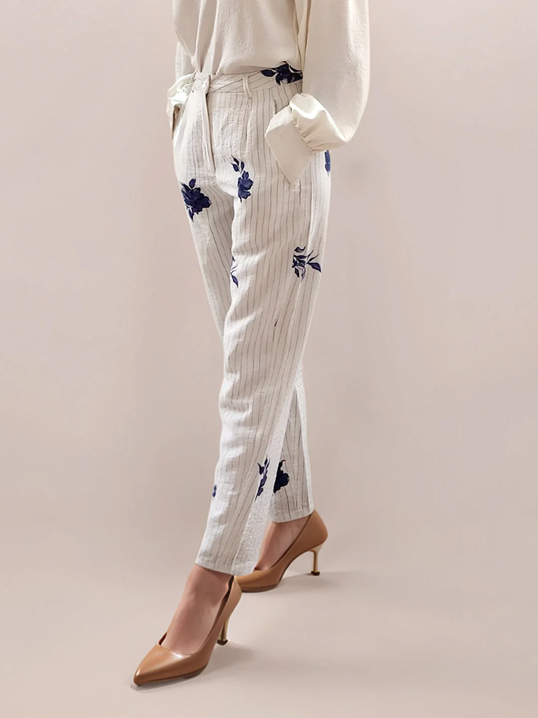 Zink London Women's Blue Floral Trouser - Image 3