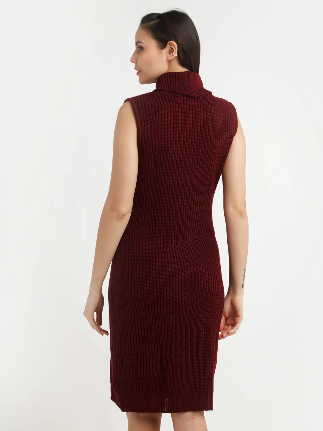 Maroon Solid Midi Dress - Image 4