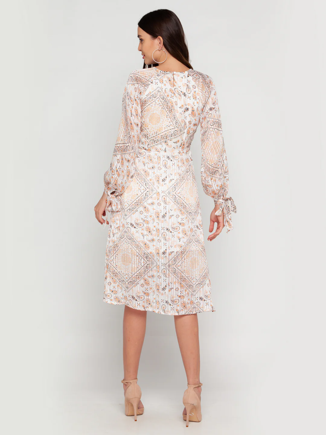 Off White Printed Tie-Up Midi Dress - Image 4