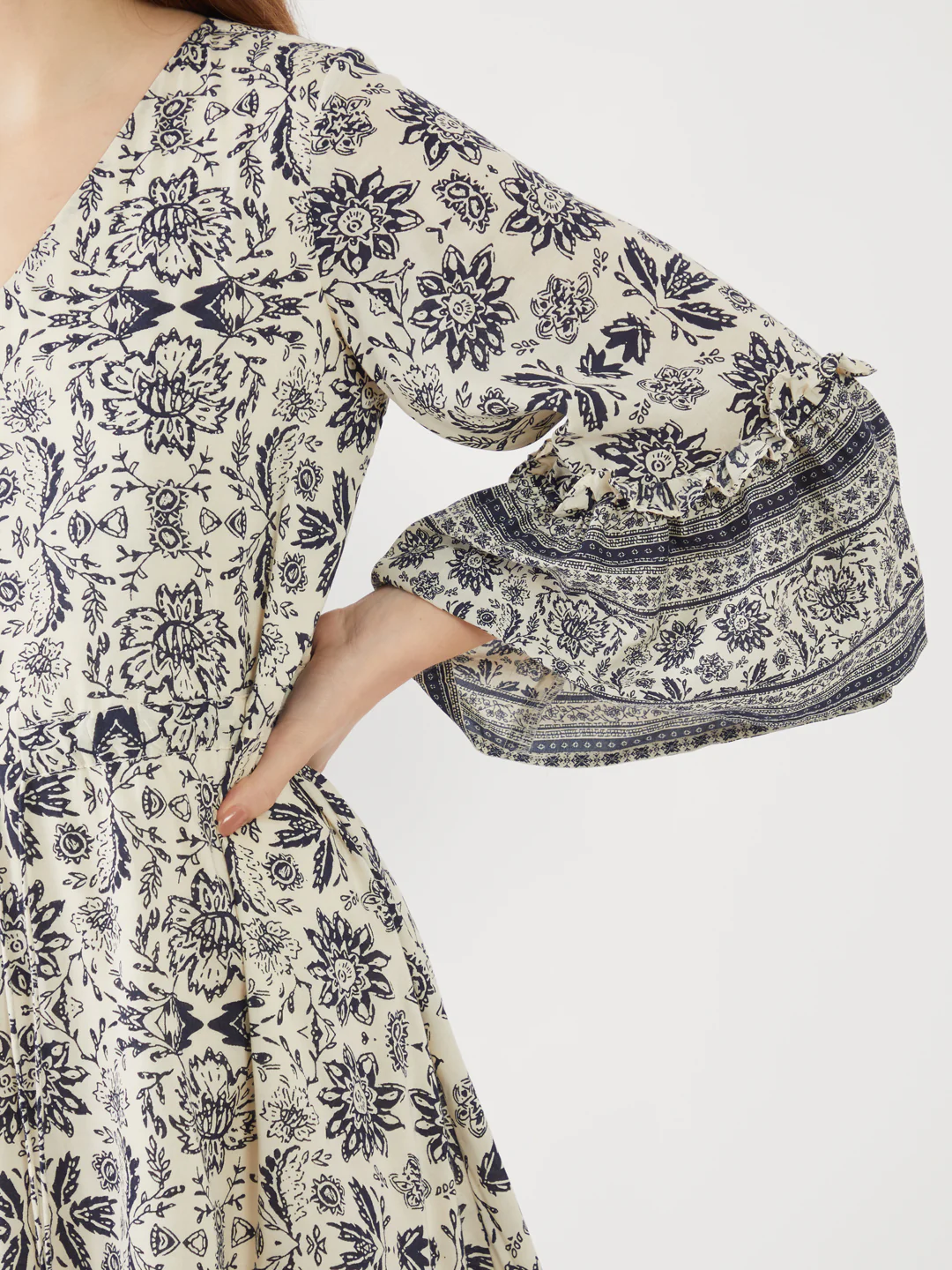Off White Printed Tiered Short Dress - Image 4