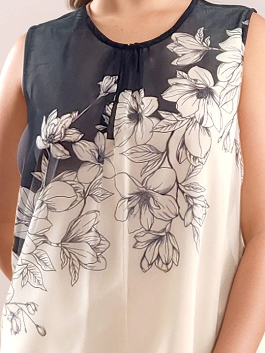 White Floral Prints Short Sleeves Top - Image 6